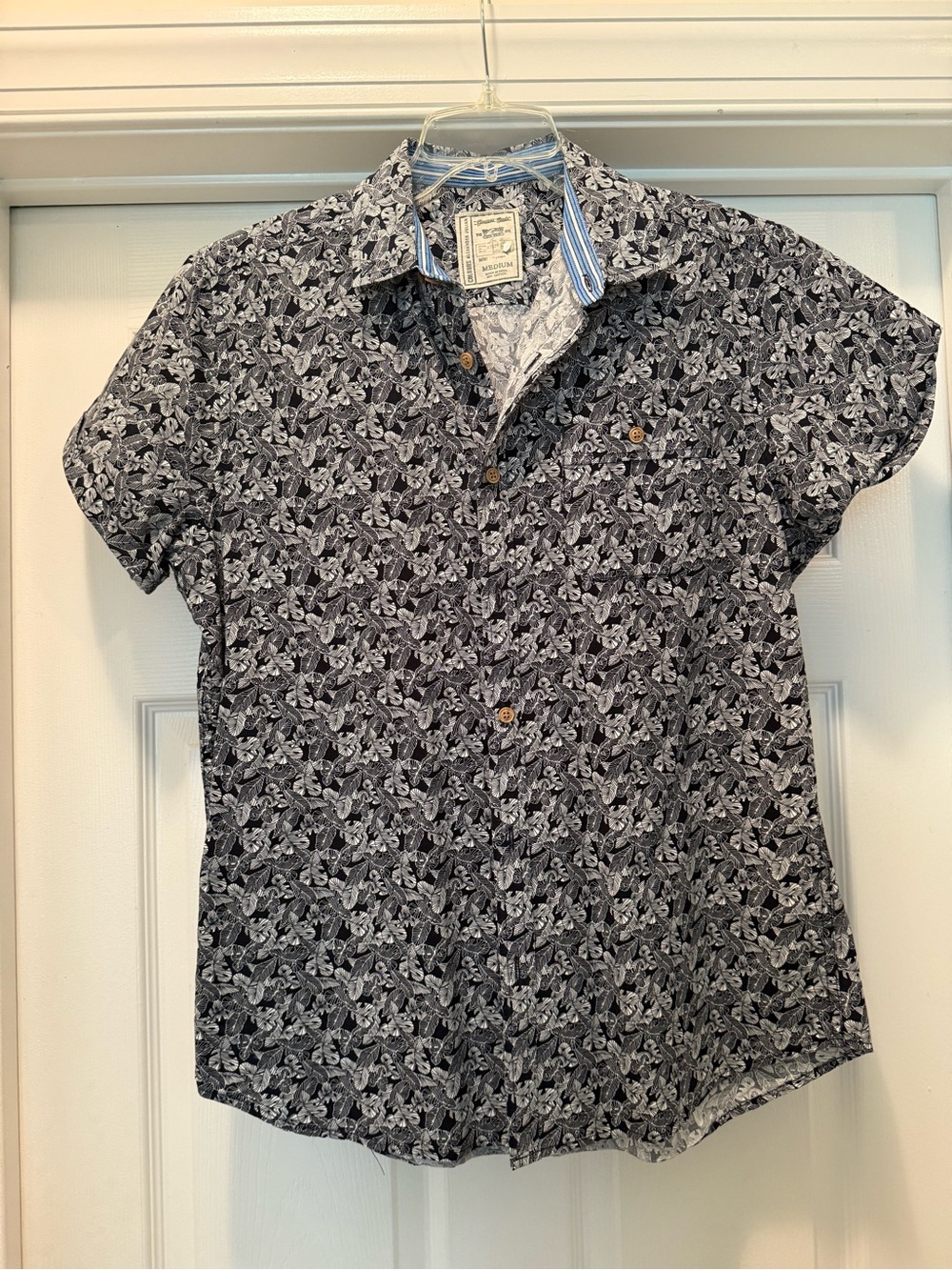 Men's Black & White Floral Short Sleeve Button-Up Shirt